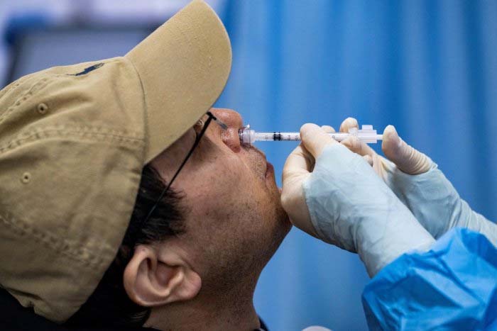 कोरोना वायरस के खिलाफ जंग में भारत को एक और अहम हथियार मिला, नेजल वैक्सीन को मिली मंजूरी