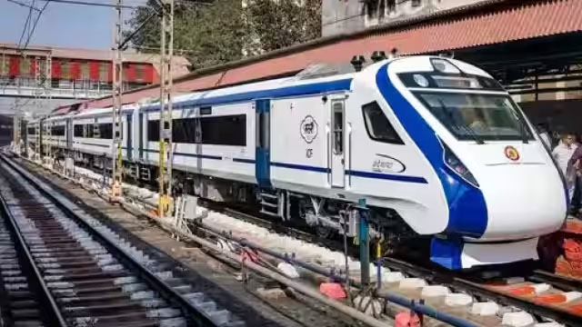  लंबे इंतजार के बाद आखिरकार वंदे भारत ट्रेन राजस्थान पहुंच गई