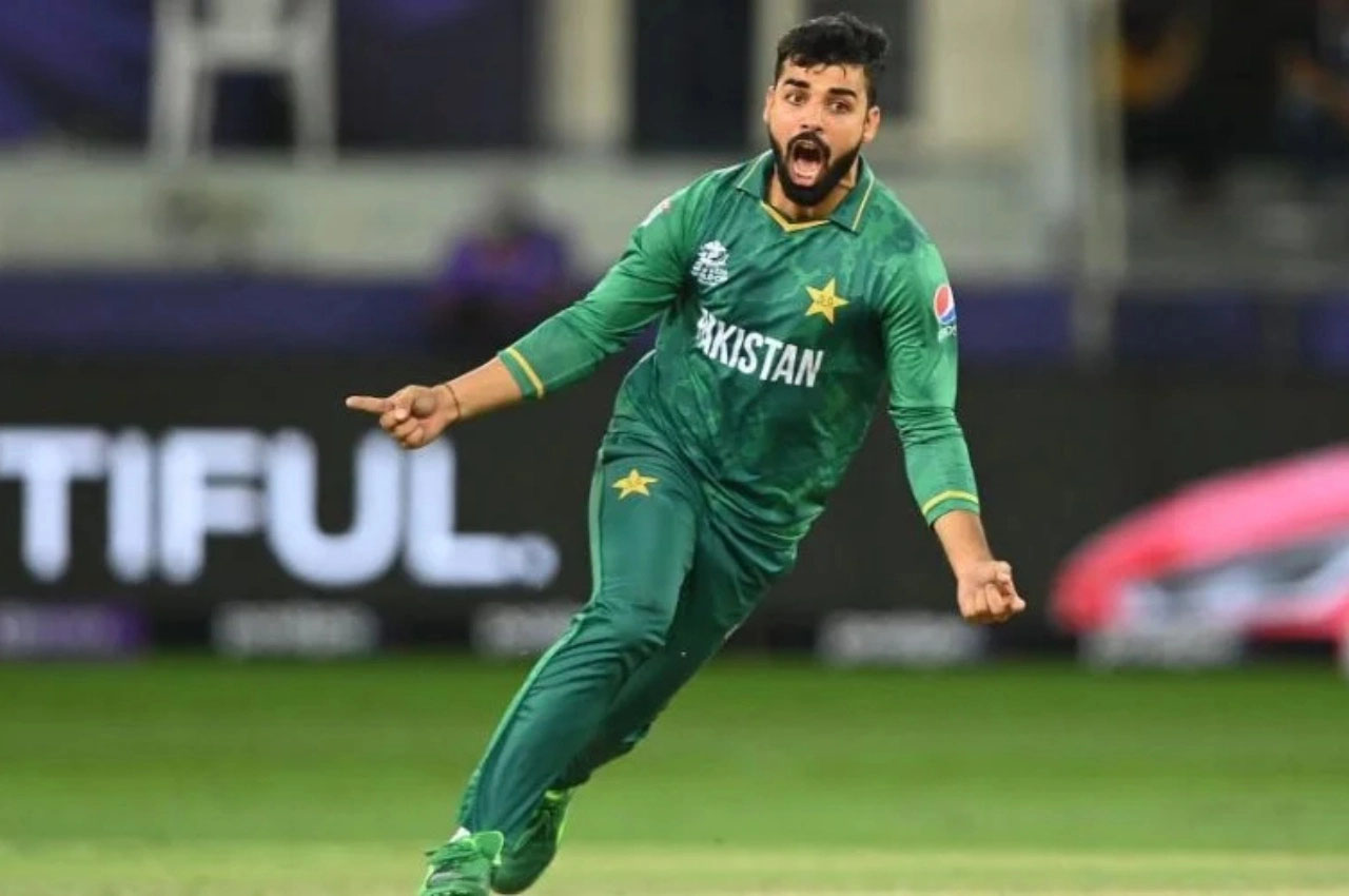 तीसरे टी20 मुकाबले में पाकिस्तान के कप्तान शादाब खान ने अपने ऑलराउंड प्रदर्शन के दम पर टीम को धमाकेदार जीत दिलाई