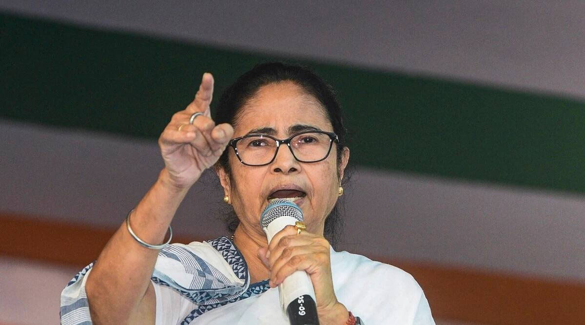 ममता बनर्जी को बॉम्बे हाईकोर्ट ने राष्ट्रगान के कथित अपमान के मामले में राहत देने से इनकार कर 