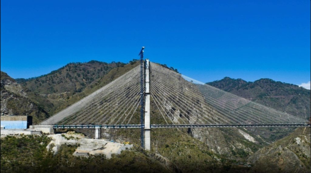 देश का पहला केबल आधारित रेल ब्रिज जम्मू-कश्मीर में बनकर तैयार