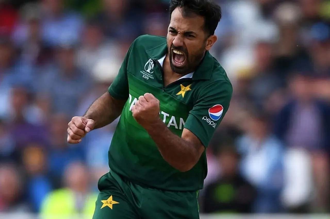 पाकिस्तान क्रिकेट टीम के तेज गेंदबाज वहाब रियाज ने इंटरनेशनल क्रिकेट से संन्यास की घोषणा की