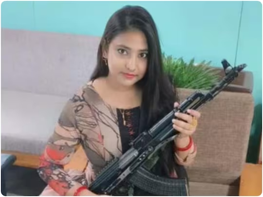  पत्नी को शादी की सालगिरह पर गिफ्ट की AK-47