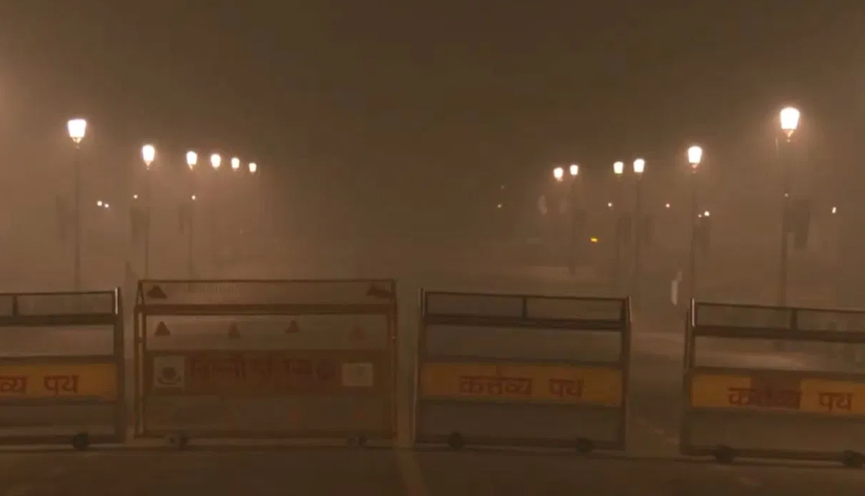 कोहरे की चपेट में दिल्ली एनसीआर, ठंड से थोड़ी राहत10 राज्यों में मौसम का हाल