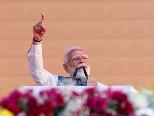  पीएम मोदी का विपक्ष पर प्रहार, बोले- कांग्रेस और सपा ने डॉ. अंबेडकर को भुलाने का किया पाप