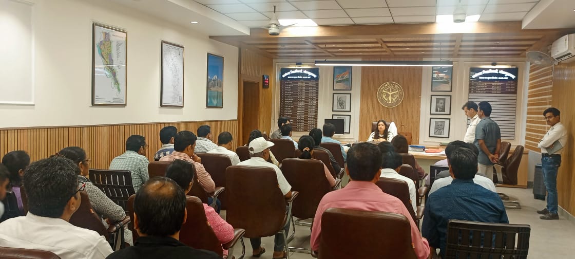  नोएडा में 28 सरकारी स्कूलों के भवन जर्जर, DM मेधा रूपम ने अधिकारियों को दिए सख्त आदेश