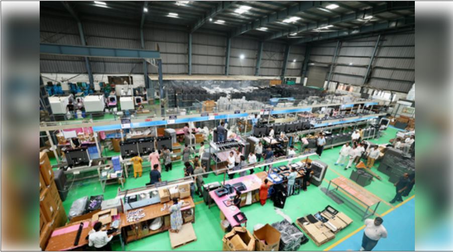  भारत का इलेक्ट्रॉनिक्स निर्यात पहली तिमाही में 47 प्रतिशत बढ़ा, वित्त वर्ष 2026 में 46-50 अरब डॉलर तक पहुंचने का अनुमान