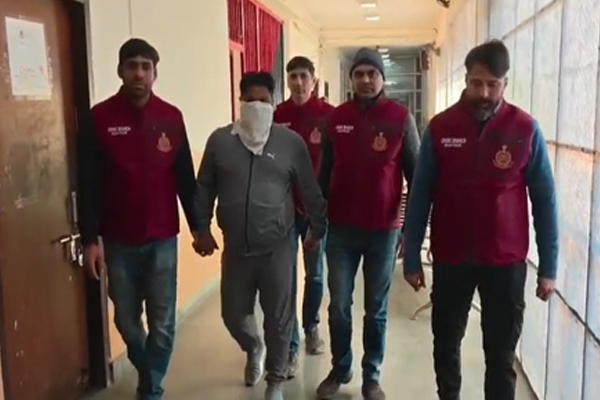 फर्जी पासपोर्ट रैकेट का भंडाफोड़, क्राइम ब्रांच ने घोषित अपराधी को किया गिरफ्तार