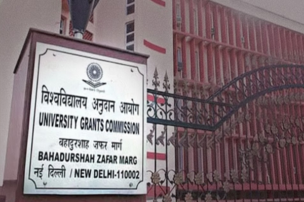 UGC नियमों के खिलाफ बरेली सिटी मजिस्ट्रेट का धरना, भाजपा में इस्तीफों से मची हलचल