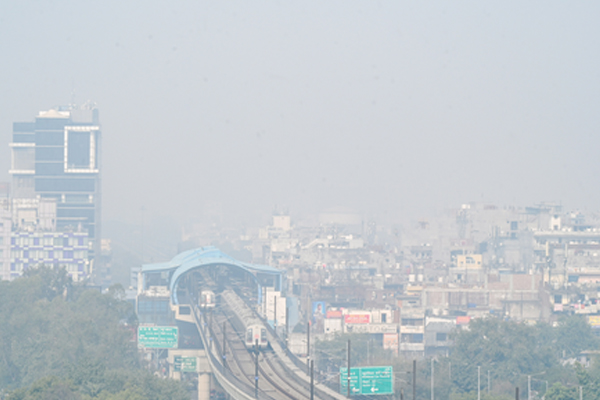 तेज हवाओं और बूंदाबांदी से NCR की हवा में सुधार, कई इलाके ऑरेंज से येलो जोन में पहुंचे