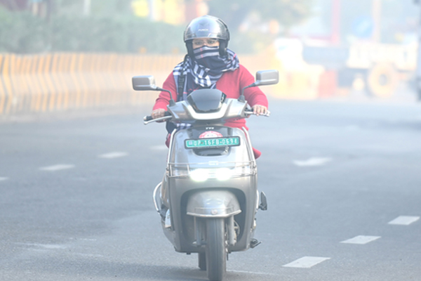  NCR में तेज हवाओं से हवा हुई साफ, कई इलाकों में AQI ऑरेंज और येलो जोन में पहुंचा