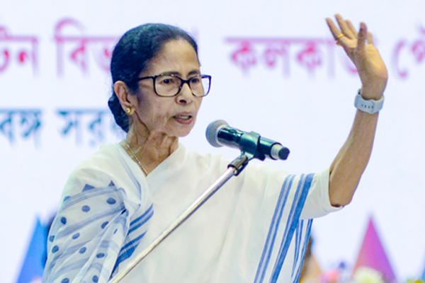 ममता बनर्जी ने चुनाव आयोग पर लगाए गंभीर आरोप, बताया- अघोषित आपातकाल जैसे हालात